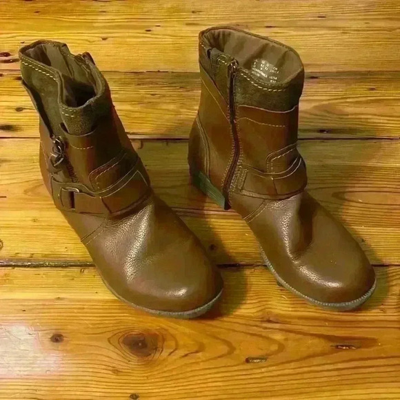 CLARKS Riddle Avant Tan Synthe/Brown Boots size 8.5 - Picture 1 of 10